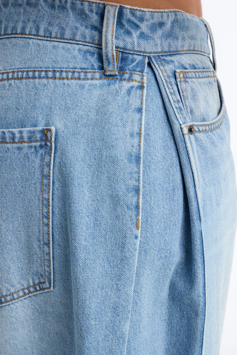 Dion Barrel Jorts (Light Wash)
