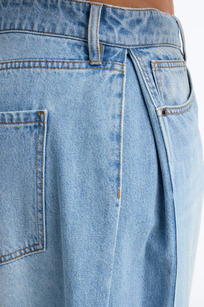 Dion Barrel Jorts (Light Wash)